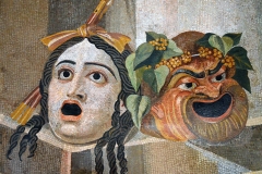 Masques de la tragédie et de la comédie, mosaïque romaine, 2ème siècle, musée du capitole - wikimedia commons, domaine public