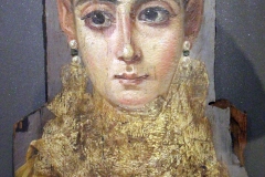 Portrait funéraire dit du Fayoun
L’européenne, Louvre, 2ème siècle - wikimedia commons, domaine public