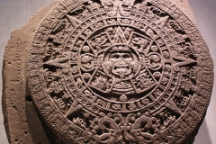 Pierre du Soleil, calendrier aztèque,  1479 - wikimedia commons, domaine public
