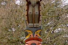 Poteau totem du chef Tony Hunt des Kwakiutl - wikimedia commons, Leonce49 CC BY-SA 3.0