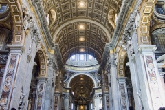Basilique St Pierre de Rome , nef, 17ème  - wikimedia commons,  J-C Benoist, CC BY 2.5