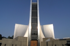Cathédrale Sainte Marie de Tokyo, Kenzo Tange, 1964 - wikimedia commons, Morio, CC BY-SA 3.0