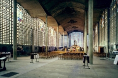 Eglise Notre Dame de la Consolation du Raincy , Auguste Perret, interieur - wikimedia commons, PMR Maeyaert CC BY-SA 3.0