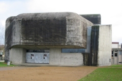 Eglise Ste Bernadette du Banlay , Nevers, Claude Parant et Paul Virilio, 1966  - wikimedia commons,  Cypris CC BY-SA 3.0