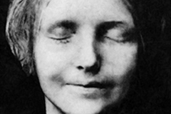 L'inconnue de la Seine, masque mortuaire, fin 19ème siècle - wikimedia commons, domaine public