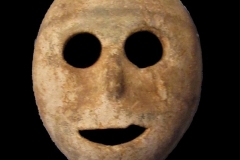 Masque en pierre à chaux de Palestine, néolithique  - Wikimedia commons, par Gryffindor, travail personnel, CC BY3.0