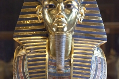 Masque funéraire de Toutânkhamon, Egypte, 14ème siècle av. J.-C. - Wikimedia commons, domaine public Par Roland Unger — Travail personnel, CC BY-SA 3.0,