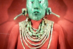 Masque funéraire maya en jade de Pascal, 7ème siècle - Wikimedia commons, par Wolfgang Sauber, travail personnel, CC BY-SA 3.0,