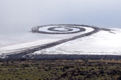 Robert Smithson, jetée en spirale , 1970 - wikimedia commons - domaine public