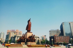 Statue de Mao à Shenyang - wikimédia commons, Yumingshe, CC BY-SA 4.0